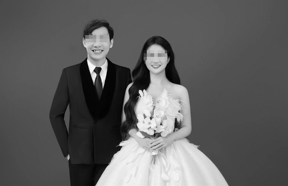 Bức ảnh cưới "đặc biệt" được anh Hoàng Công ghép để hoàn thành giấc mơ đôi lứa cho 2 người em. Bức ảnh cưới "đặc biệt" được anh Hoàng Công ghép để hoàn thành giấc mơ đôi lứa cho 2 người em.