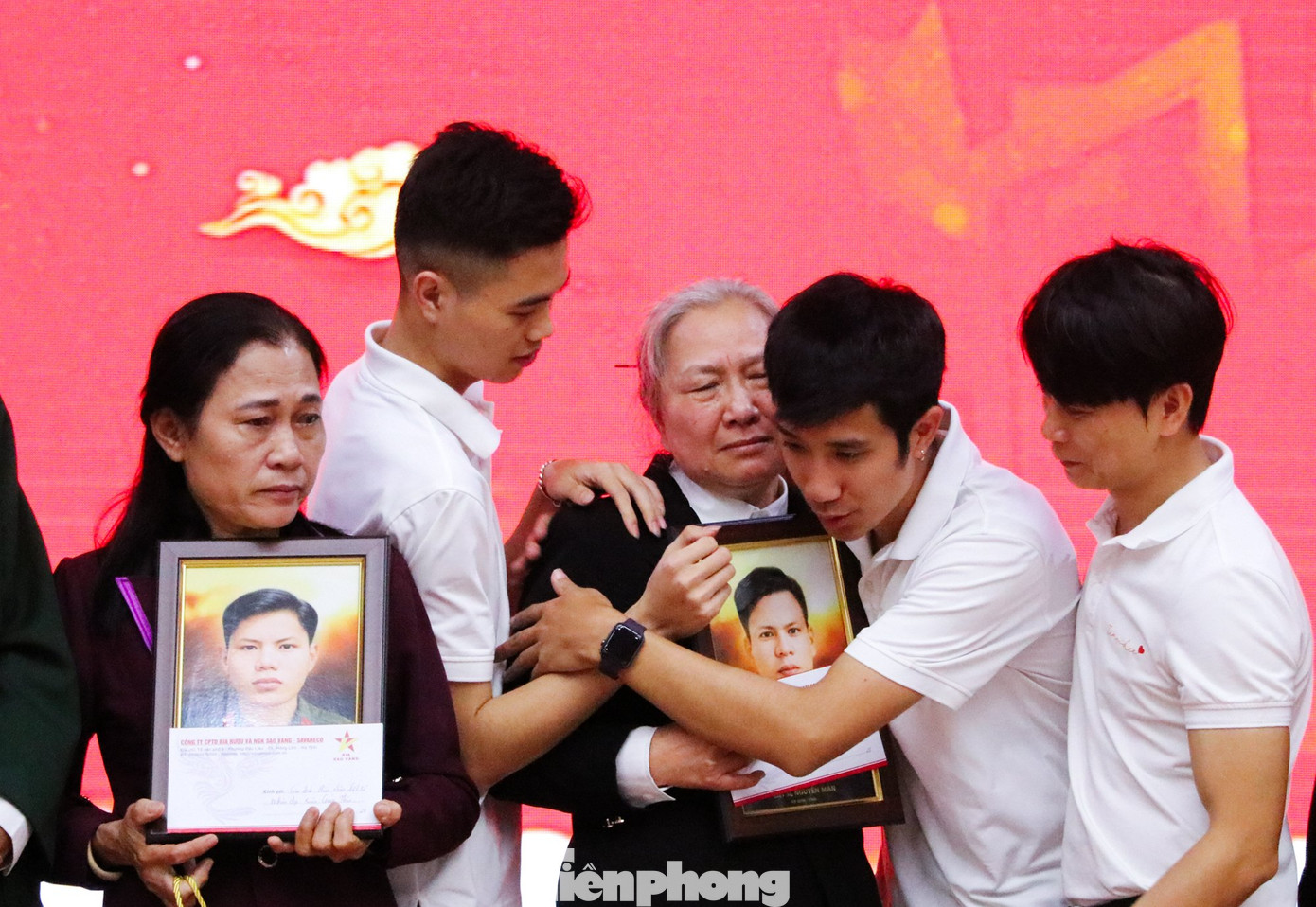 Mỗi liệt sĩ là một câu chuyện bi tráng về những người anh hùng đã hy sinh vì độc lập tự do của dân tộc.