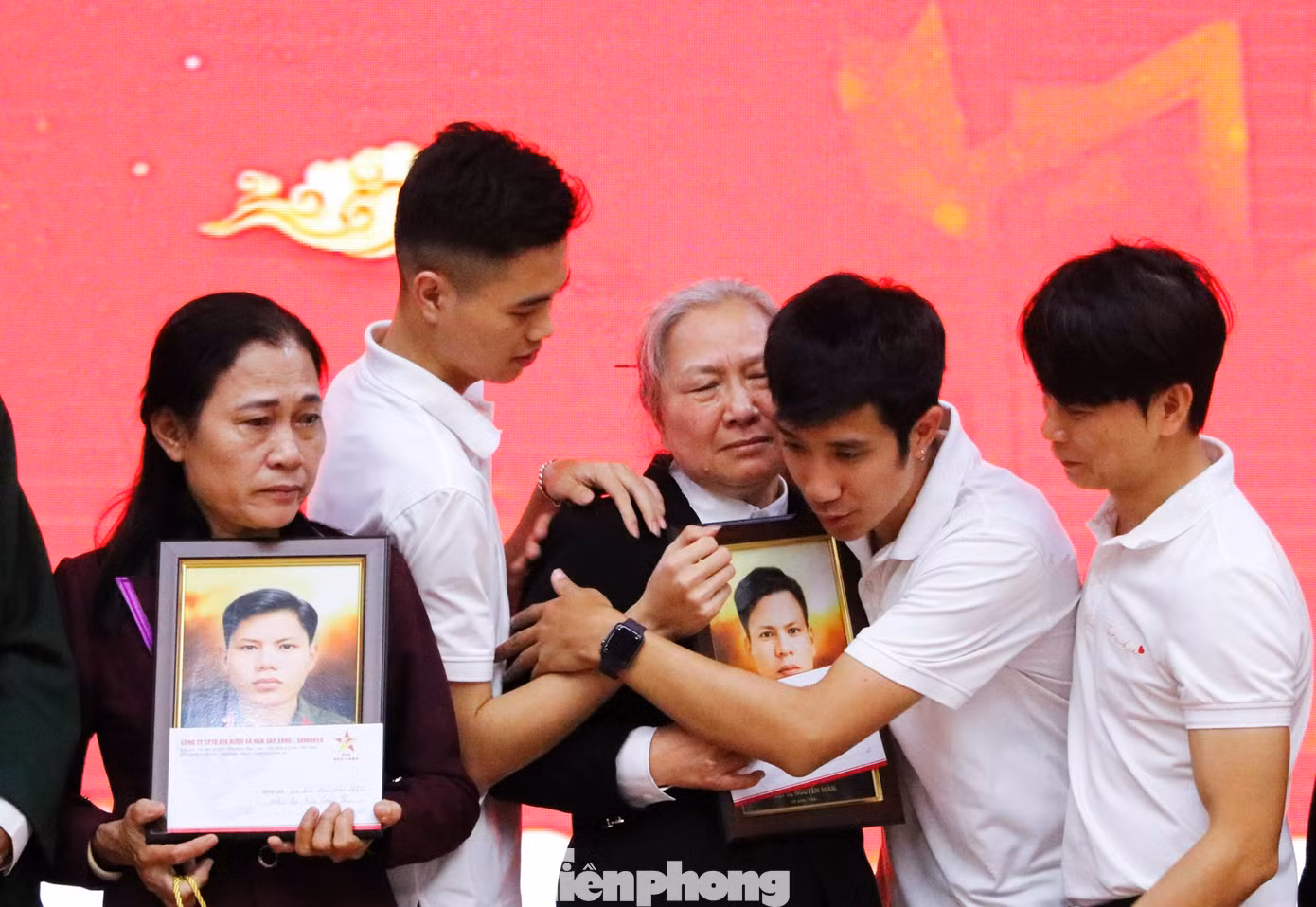 Mỗi liệt sĩ là một câu chuyện bi tráng về những người anh hùng đã hy sinh vì độc lập tự do của dân tộc. Mỗi liệt sĩ là một câu chuyện bi tráng về những người anh hùng đã hy sinh vì độc lập tự do của dân tộc.