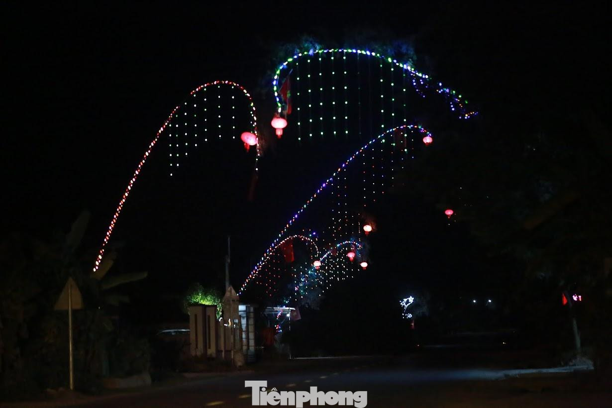 Dịch vụ làm cây nêu cũng xuất hiện, nếu làm trọn gói từ việc bán nêu, trang trí và dựng cây nêu cho đẹp mắt, chi phí mỗi cây từ 500.000 đến hàng triệu đồng.