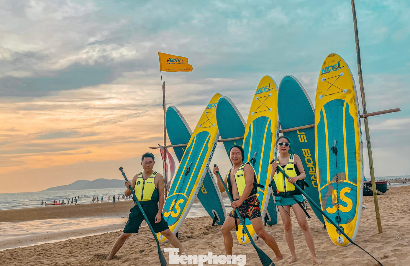 Chèo SUP không chỉ là một trò chơi giải trí mà còn là môn thể thao rèn luyện sức khỏe cực kỳ tốt, phù hợp cho mọi lứa tuổi.