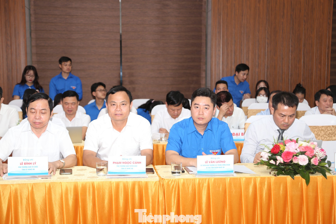 Các đại biểu tham gia diễn đàn Các đại biểu tham gia diễn đàn