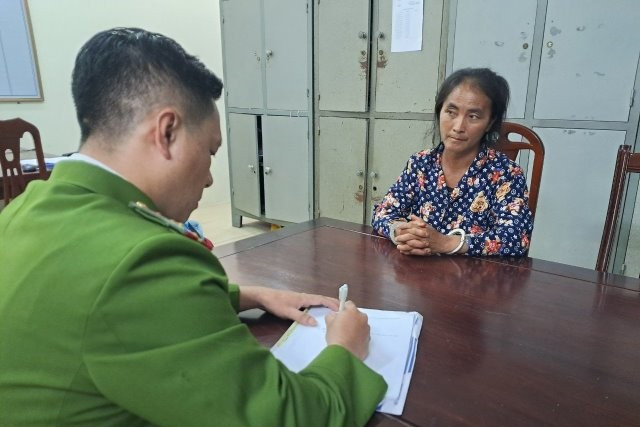 Hạ Y Đía tại cơ quan Công an