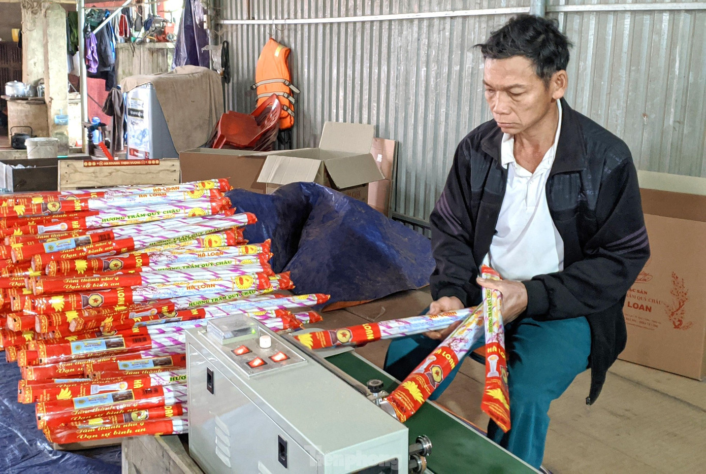 Mỗi năm, làng nghề hương trầm mang lại doanh thu hàng chục tỷ đồng.