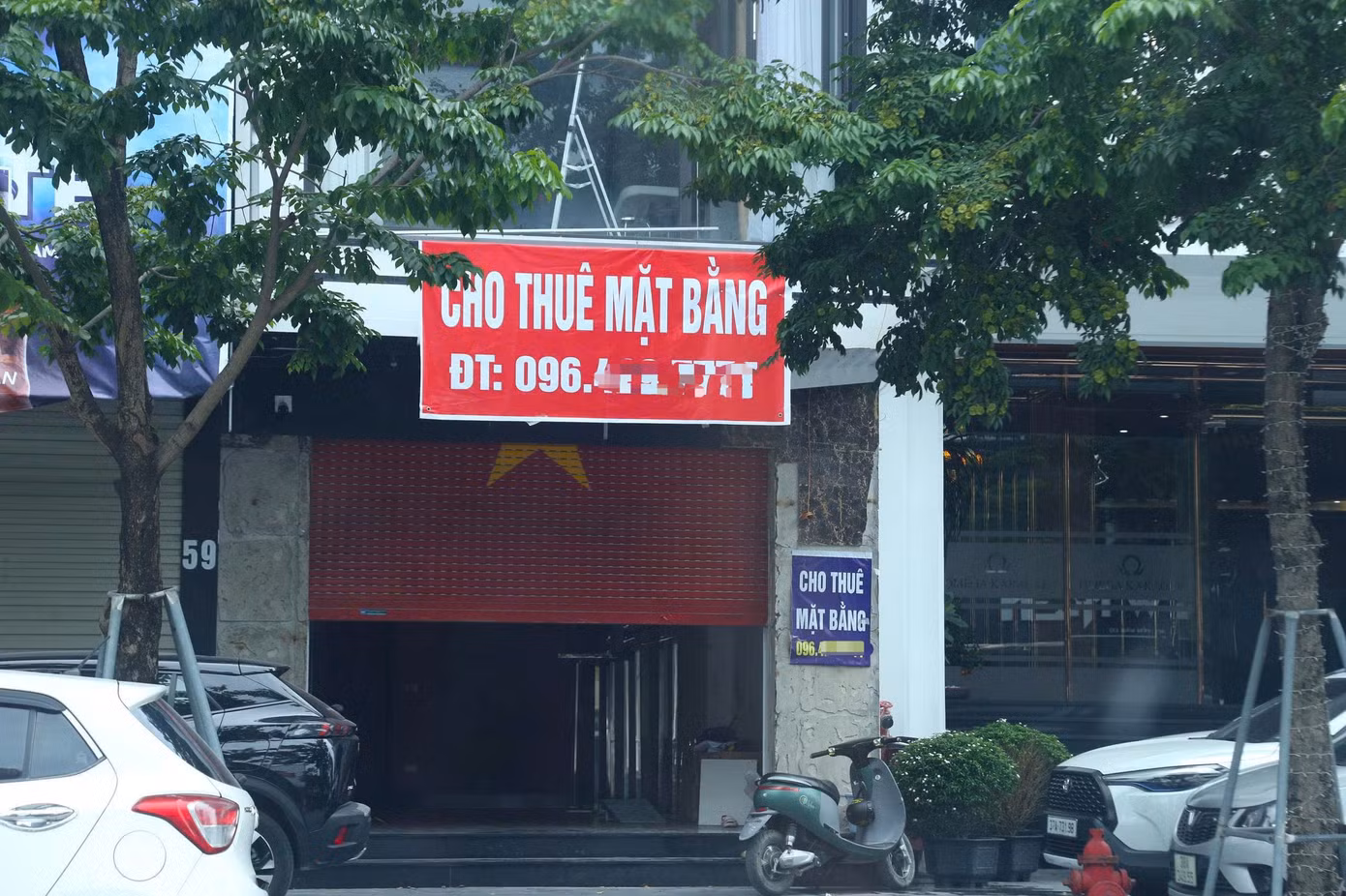 Nhiều mặt bằng "ngóng" người thuê