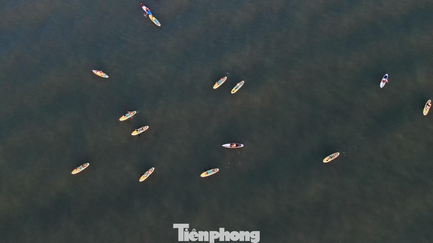 Chèo SUP nhìn từ trên cao