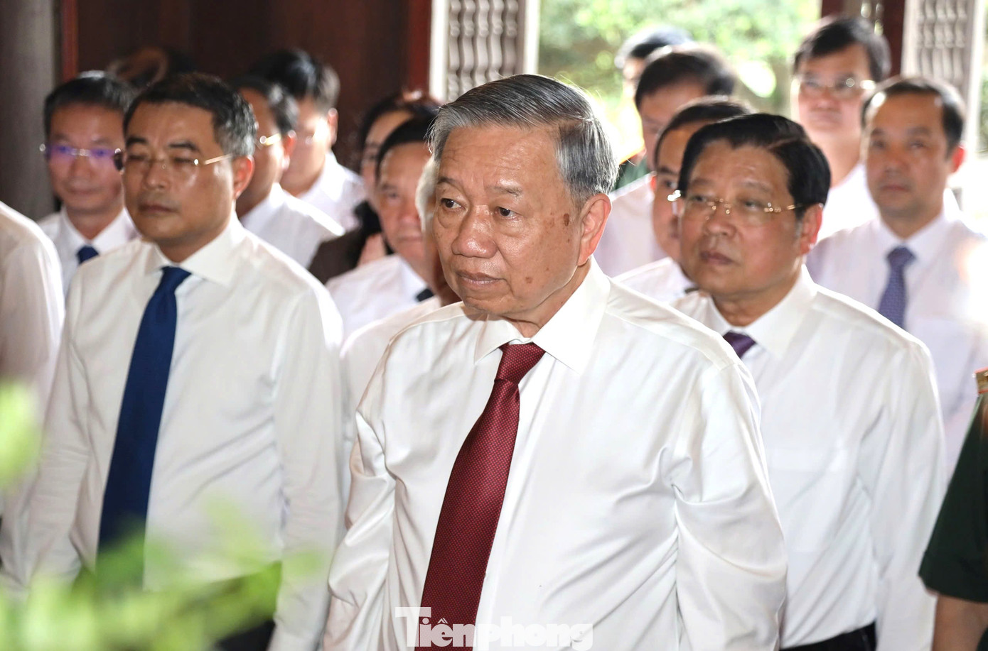 Tổng Bí thư Tô Lâm dâng hương tưởng niệm Chủ tịch Hồ Chí Minh và gia tiên của Người.