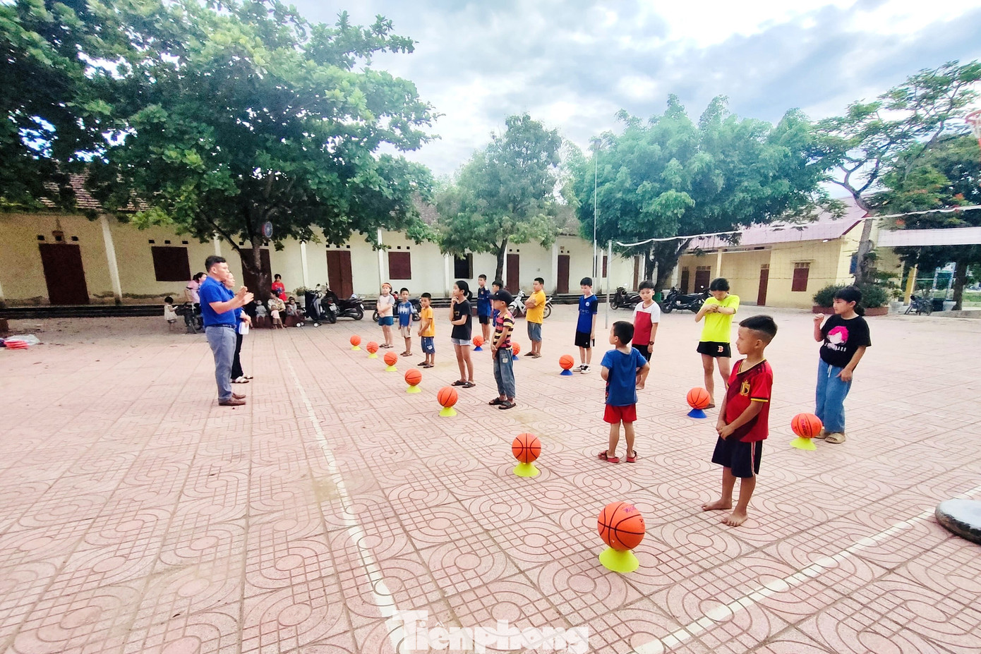 Anh Nguyễn Tư Hải Phong – Bí thư Huyện đoàn Thanh Chương chia sẻ: “Việc chăm lo và giúp các em có một kỳ nghỉ hè đúng nghĩa với nhiều hoạt động bổ ích là điều thực sự cần thiết. Qua đó tạo điều kiện để các em vừa vui chơi, nghỉ ngơi, vừa học được những kỹ năng hữu ích giúp trẻ phát triển toàn diện cả về thể chất, trí tuệ, tinh thần. Thời gian tới, Huyện đoàn sẽ tiếp tục triển khai thêm các lớp dạy bơi miễn phí cho thiếu nhi”.