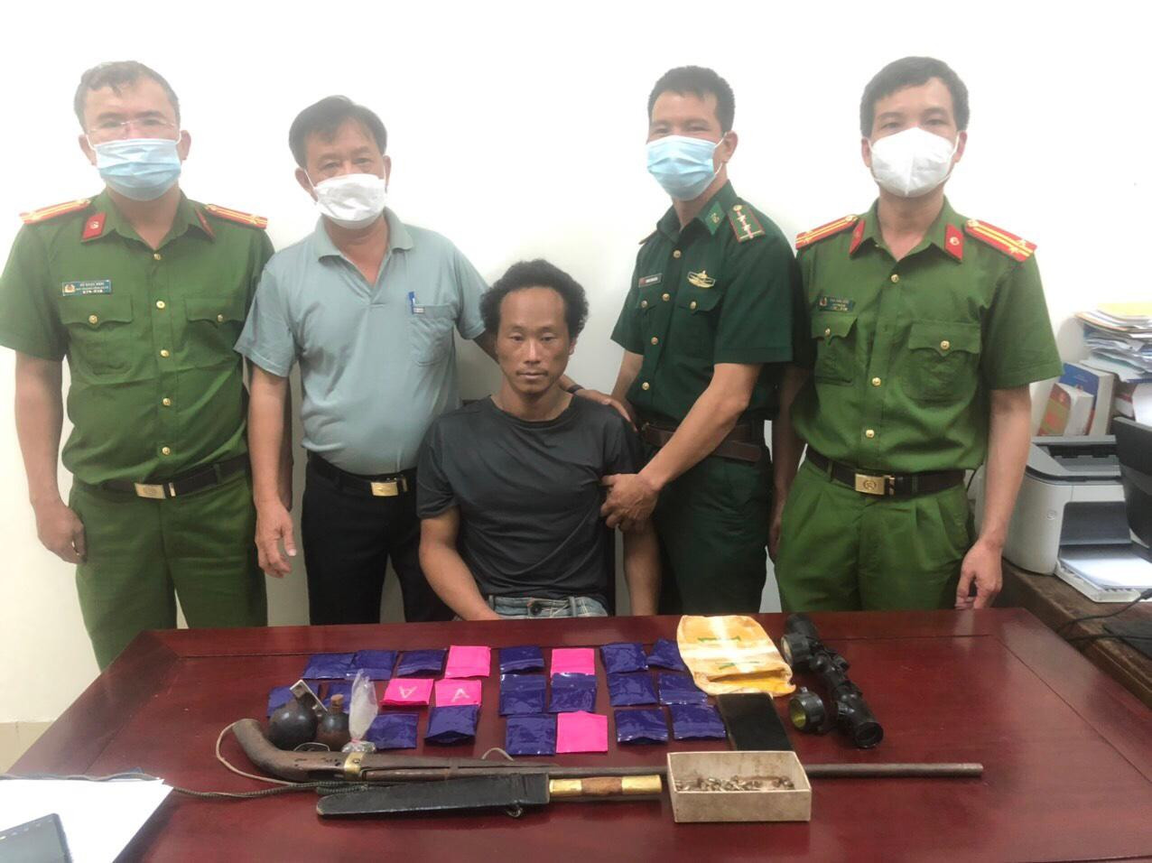 Lỳ Bá Đồng tại cơ quan công an Lỳ Bá Đồng tại cơ quan công an