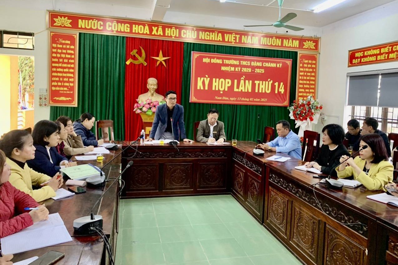 Trường THCS Đặng Chánh Kỷ là một trong những trường đã nộp tiền cho Bảo hiểm xã hội huyện Nam Đàn