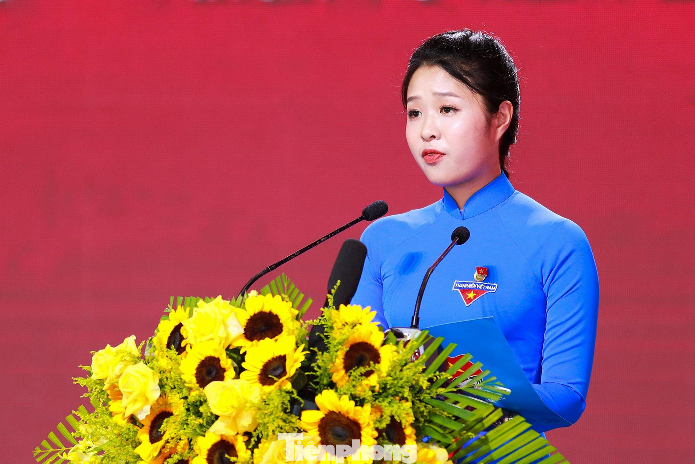 Em Võ Thị Phương Trang, học sinh Trường THPT Lê Hồng Phong đại diện cho thế hệ trẻ Nghệ An phát biểu tại lễ kỷ niệm. Em Võ Thị Phương Trang, học sinh Trường THPT Lê Hồng Phong đại diện cho thế hệ trẻ Nghệ An phát biểu tại lễ kỷ niệm.