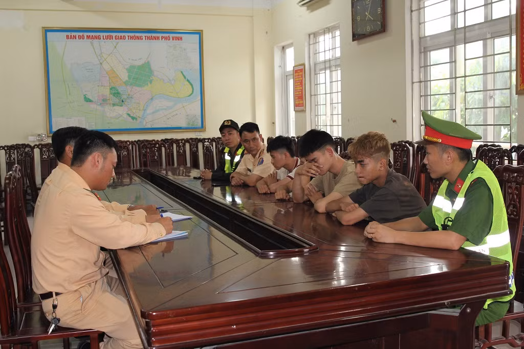 Các đối tượng tại cơ quan Công an Các đối tượng tại cơ quan Công an