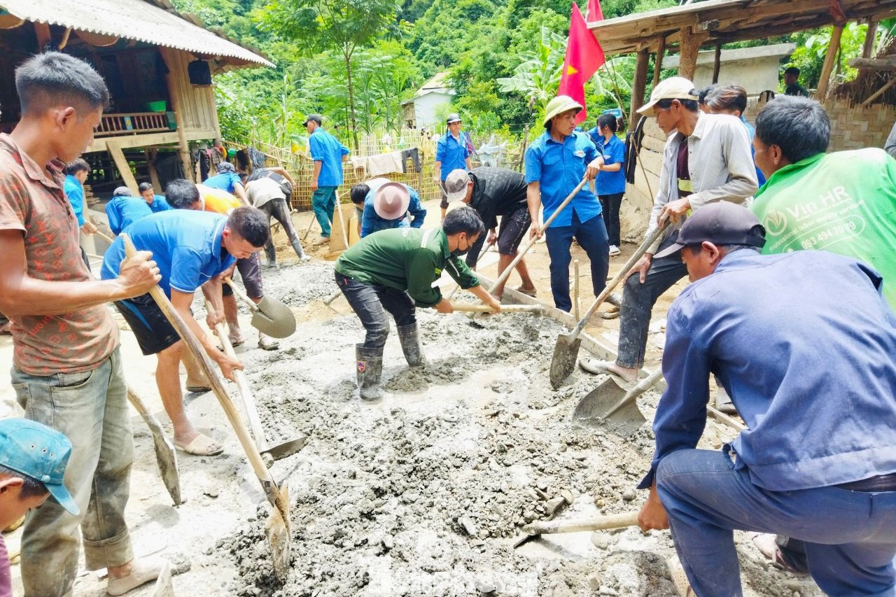 Tại cấp cơ sở, các hoạt động cũng được các cấp bộ Đoàn, Hội triển khai đồng loạt, sôi nổi. Trong ngày cao điểm, hơn 10.000 đoàn viên thanh niên tham gia thực hiện 203 công trình, phần việc thanh niên: sửa chữa và làm mới 5 km đường giao thông nông thôn; xây dựng 1 công trình cầu dân sinh; khởi công xây dựng 2 ngôi nhà nhân ái, nhà khăn quàng đỏ;...