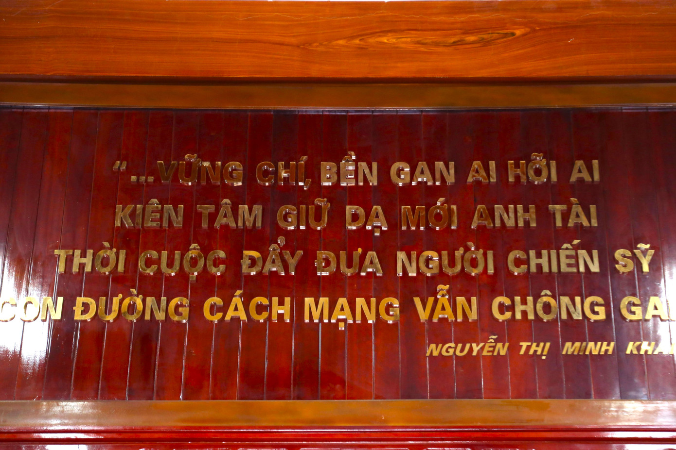 “Vững chí bền gan ai hỡi ai/Kiên tâm giữ dạ mới anh tài/Thời cuộc đẩy đưa người chiến sĩ/Con đường cách mạng vẫn chông gai”. Những dòng thơ đầy khí phách của nữ chiến sĩ Nguyễn Thị Minh Khai trước khi ra pháp trường là lời nhắn nhủ gửi đến đồng bào, đồng chí, tới hôm nay vẫn vẹn nguyên giá trị.