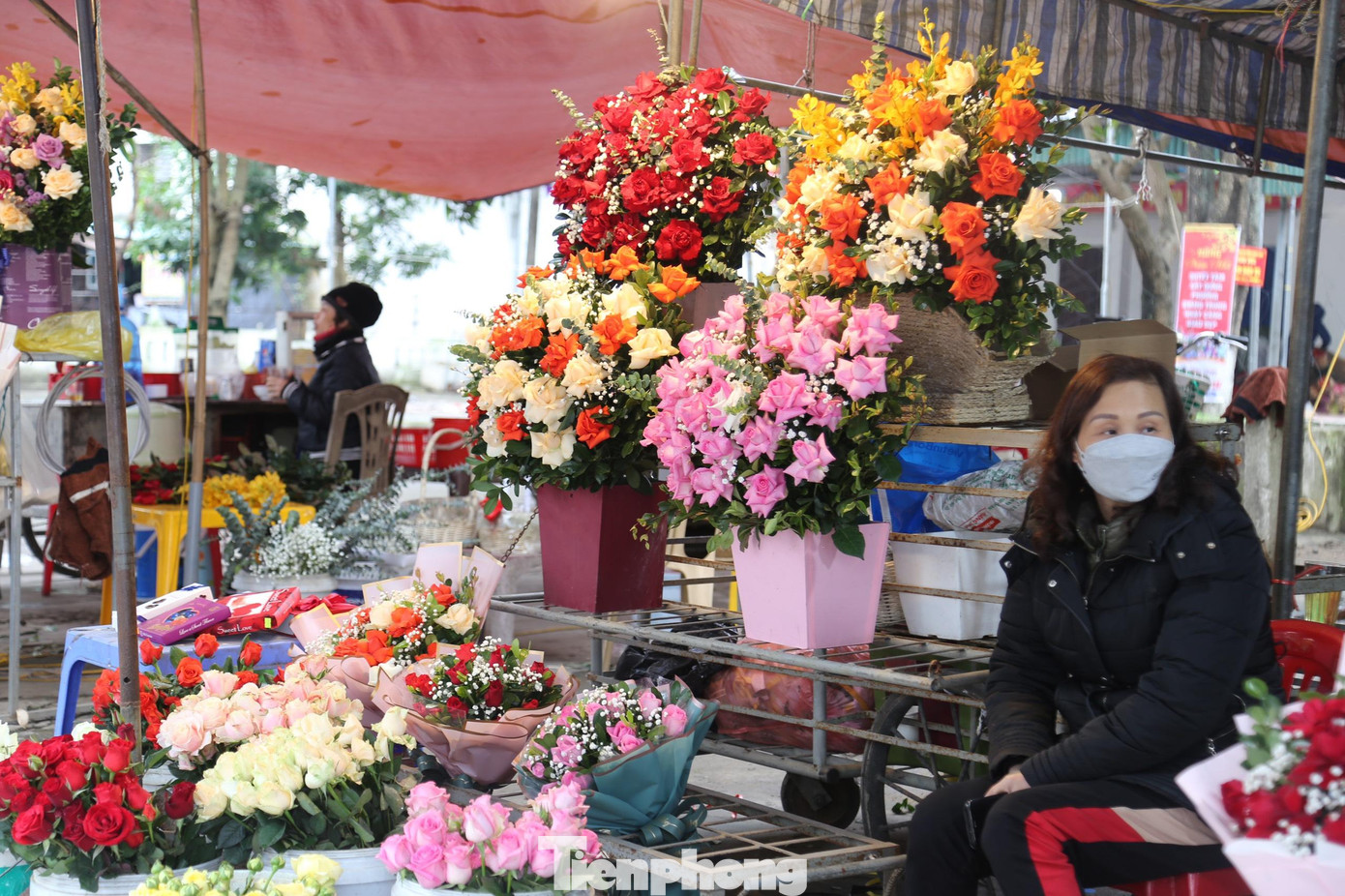 Lượng khách mua hàng khá thưa thớt, nhiều thời điểm đìu hiu, vắng vẻ.