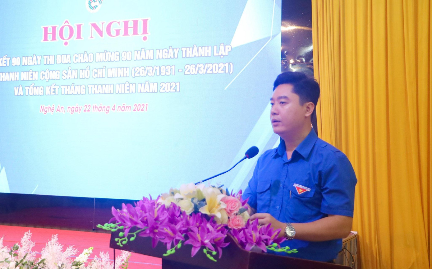 Bí thư Tỉnh đoàn Nghệ An Lê Văn Lương phát biểu tại hội nghị