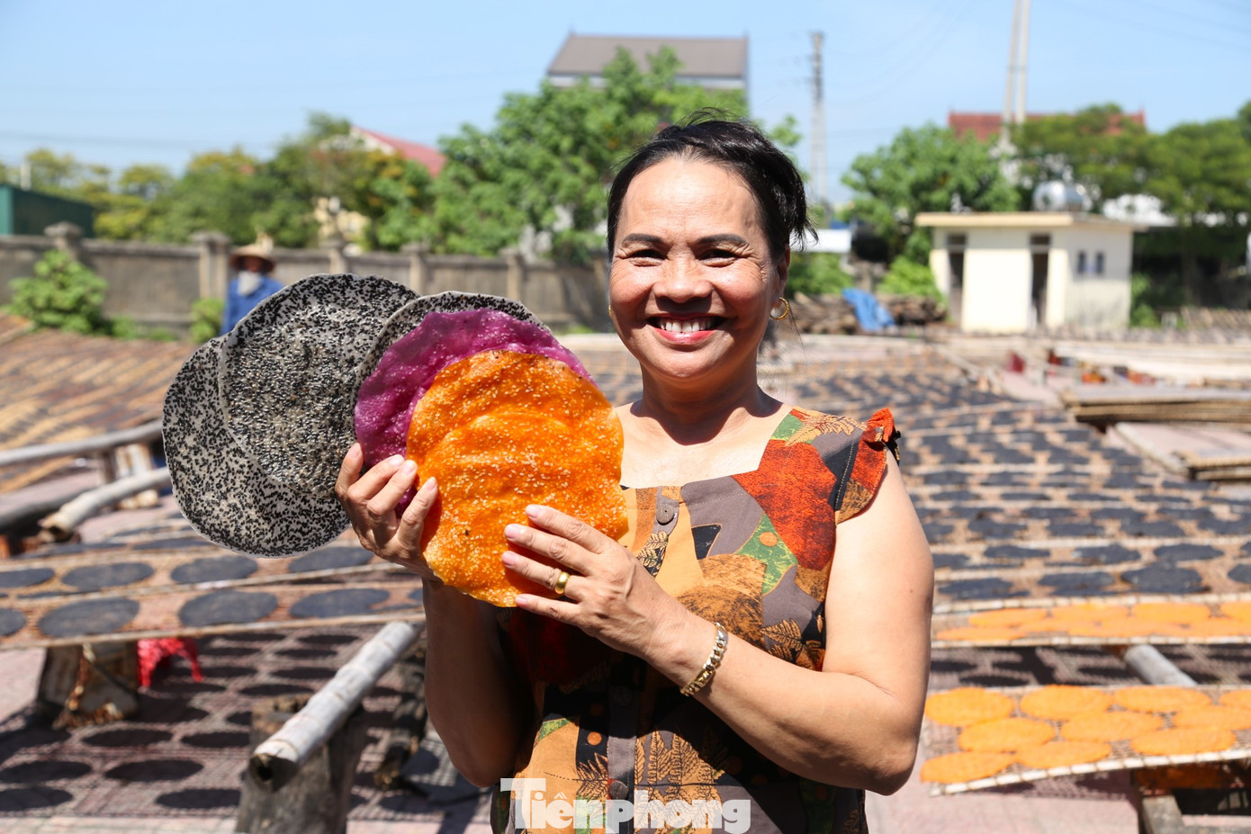 Bánh đa Vĩnh Đức được nhiều khách hàng tại các tỉnh, thành trong cả nước ưa chuộng đặt mua. Hiện sản phẩm cũng đã có mặt tại nhiều chuỗi siêu thị, cửa hàng trên cả nước. Các sản phẩm bánh đa vừng của các làng nghề này đều đạt 3 sao OCOP cấp tỉnh, được xuất khẩu sang nhiều thị trường ngoài nước như: Hàn Quốc, Nhật Bản, Đài Loan, Thái Lan, Lào, Campuchia,… Bánh đa Vĩnh Đức được nhiều khách hàng tại các tỉnh, thành trong cả nước ưa chuộng đặt mua. Hiện sản phẩm cũng đã có mặt tại nhiều chuỗi siêu thị, cửa hàng trên cả nước. Các sản phẩm bánh đa vừng của các làng nghề này đều đạt 3 sao OCOP cấp tỉnh, được xuất khẩu sang nhiều thị trường ngoài nước như: Hàn Quốc, Nhật Bản, Đài Loan, Thái Lan, Lào, Campuchia,…