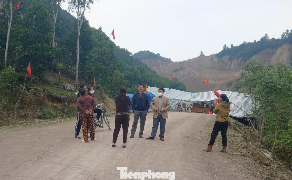 Doanh nghiệp đã nhiều lần làm việc với người dân, trình bày rõ việc lấy đất là phục vụ thi công cao tốc Bắc – Nam nhưng vẫn không được. Doanh nghiệp đã nhiều lần làm việc với người dân, trình bày rõ việc lấy đất là phục vụ thi công cao tốc Bắc – Nam nhưng vẫn không được.