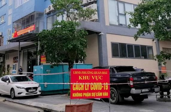Phong toả hai chung cư có bệnh nhân COVID-19