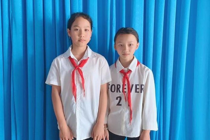 Hai em Nguyễn Thị Phương Trâm và Nguyễn Thị Bảo Thi dũng cảm cứu em bé bị đuối nước.