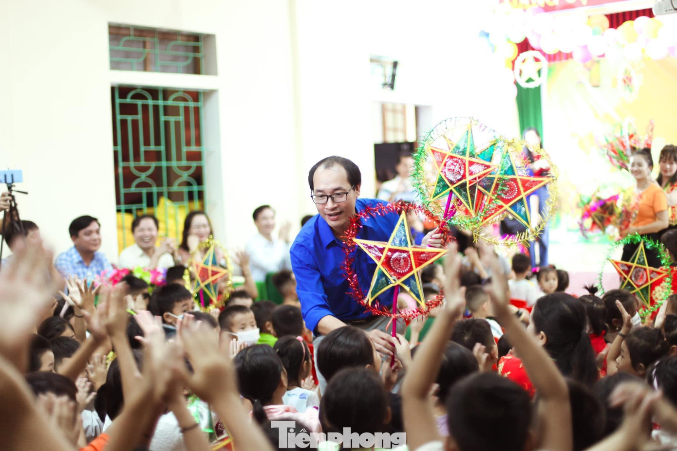 Đây là 2 xã tái định cư của huyện Thanh Chương, đời sống người dân còn nhiều khó khăn. Mỗi dịp Tết Trung thu, các em thiếu nhi nơi đây lại háo hức đón chờ đêm hội Trăng rằm.