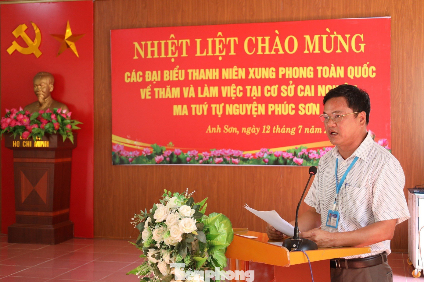 Ông Lê Tiến Dũng – Giám đốc cơ sở cai nghiện ma tuý tự nguyện Phúc Sơn báo cáo kết quả thực hiện nhiệm vụ trong năm qua.