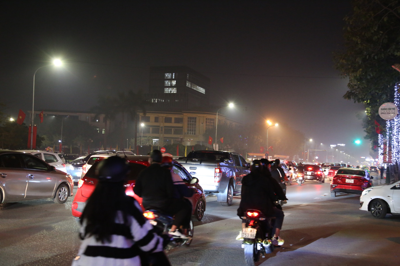 Không khí đón Tết Quý Mão trên cả nước ảnh 65