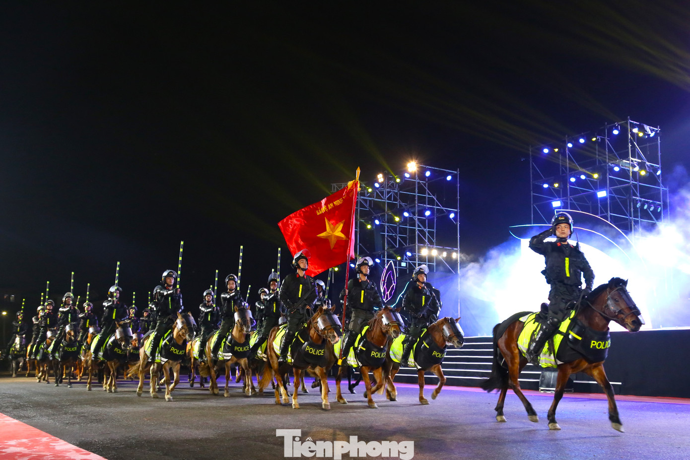 Đoàn Cảnh sát cơ động Kỵ binh thuộc Bộ Tư lệnh Cảnh sát cơ động, Bộ Công an được thành lập với chức năng, nhiệm vụ chính là trực tiếp huấn luyện, sử dụng ngựa đấu tranh phòng, chống tội phạm bảo đảm an ninh trật tự; tổ chức đào tạo, bồi dưỡng cán bộ, chiến sỹ làm công tác quản lý, huấn luyện và sử dụng ngựa; tổ chức chăm sóc và thực hiện các nhiệm vụ theo chương trình, kế hoạch được cấp có thẩm quyền phê duyệt.