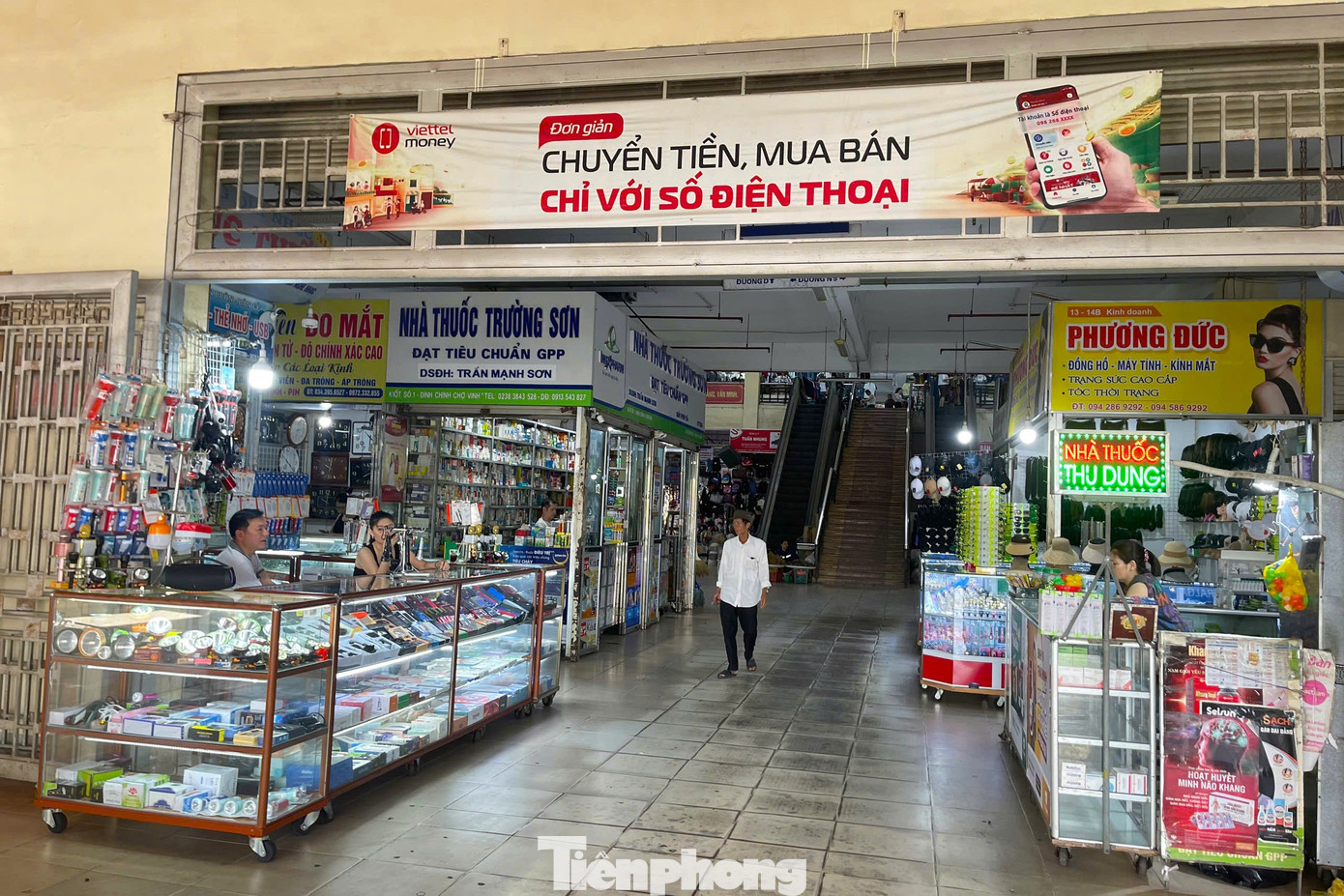 “Sau thời gian tạm nghỉ kinh doanh, chúng tôi buộc phải quay lại vì đây là nguồn sống chính của cả gia đình. Chúng tôi mong muốn các cấp xem xét giảm giá thuế vì tình hình kinh doanh những năm qua gặp nhiều khó khăn”, một tiểu thương chia sẻ.