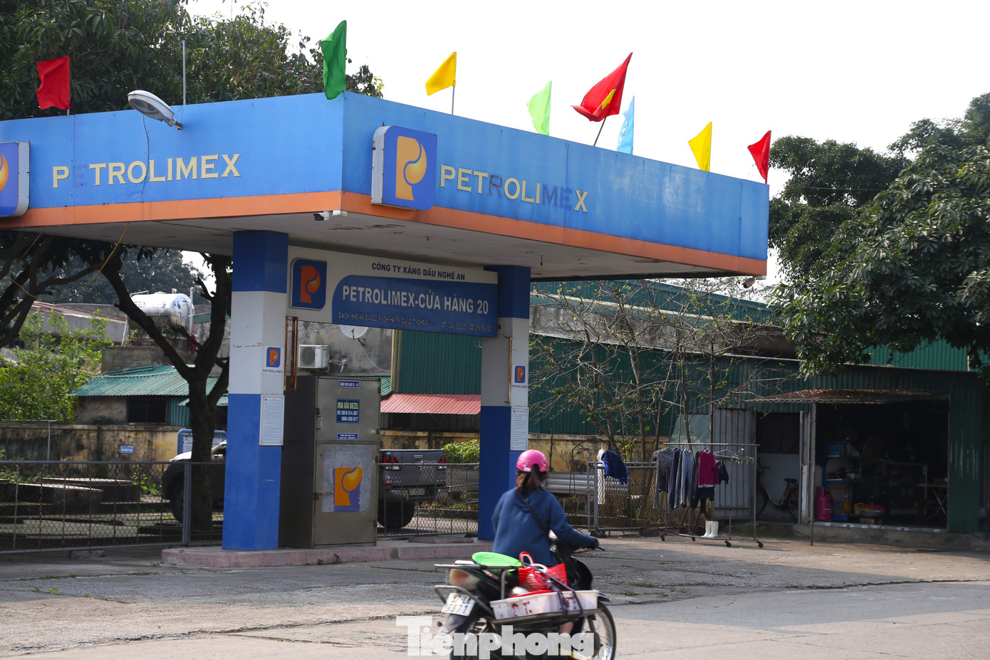 Cây xăng tại cảng đã phải đóng cửa do ít hoạt động