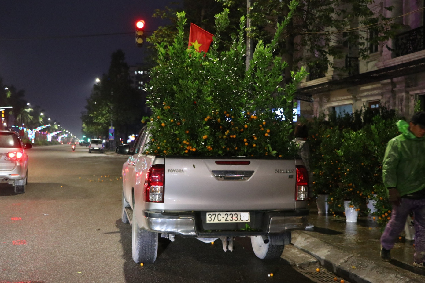 Số quất này, anh Hoàng Anh mua về làm quà cho hàng xóm hoặc xếp ngoài cổng cho đẹp.