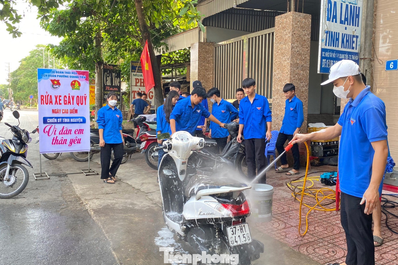 Anh Kiều Hưng, Bí thư Đoàn phường Quang Tiến cho biết: “Nhiều em nhỏ vì hoàn cảnh gia đình khó khăn nên không có điều kiện mua sách, vở mới. Trong khi nguồn quỹ của Đoàn hạn hẹp, ý tưởng rửa xe gây quỹ tiếp sức đến trường rất hay, ý nghĩa. Hoạt động giúp các em có thêm động lực để tiếp tục phấn đấu trong học tập”.