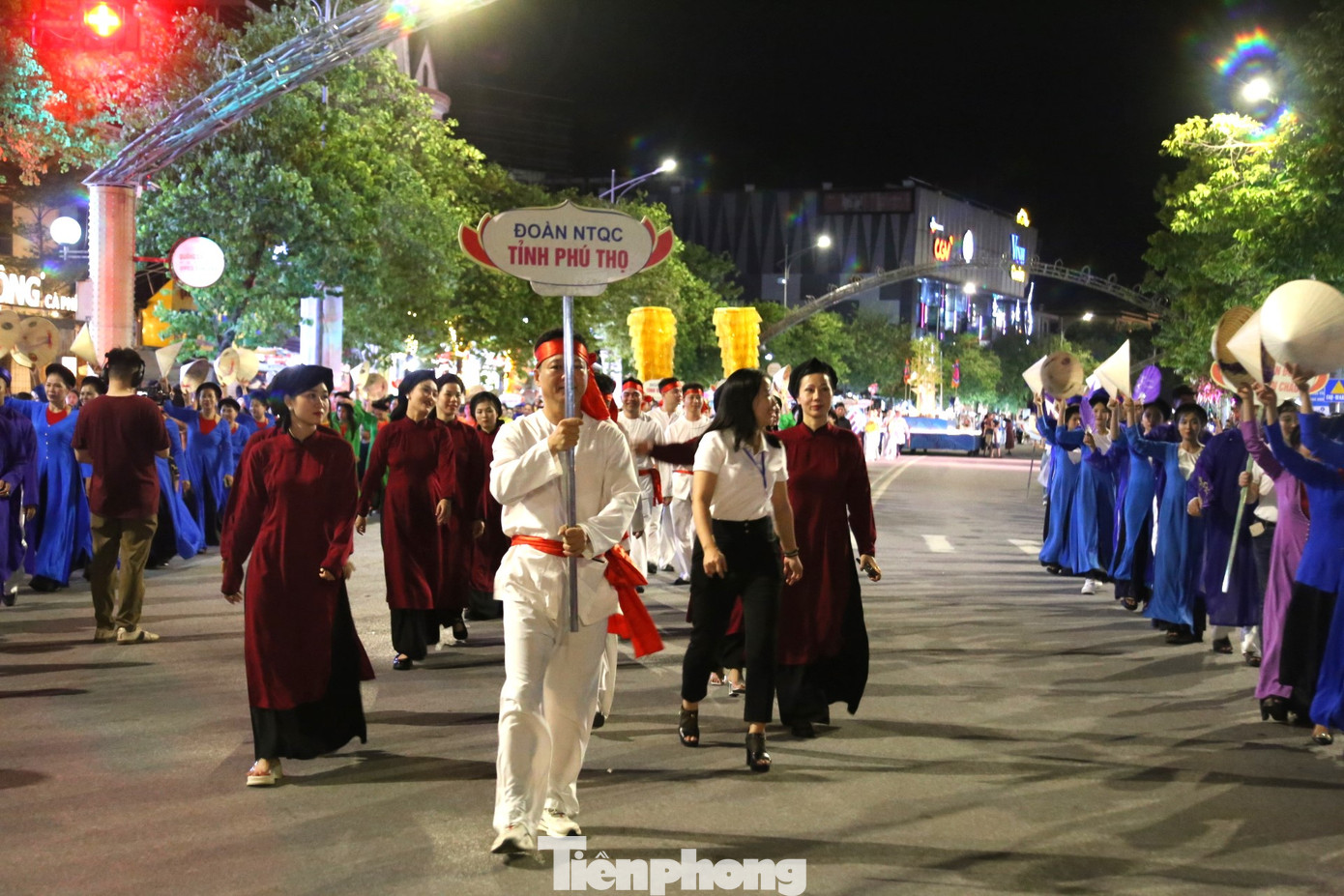 Lễ hội có sự tham gia của hơn 1.000 diễn viên, nghệ nhân đến từ 18 đoàn nghệ thuật quần chúng các tỉnh, thành phố 3 miền Bắc, Trung, Nam, 19 câu lạc bộ dân ca ví, giặm của 2 tỉnh Nghệ An, Hà Tĩnh.