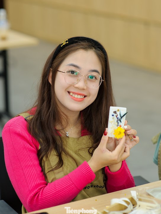 Những cây nến thơm xinh xắn dành tặng người thân dịp Giáng sinh.