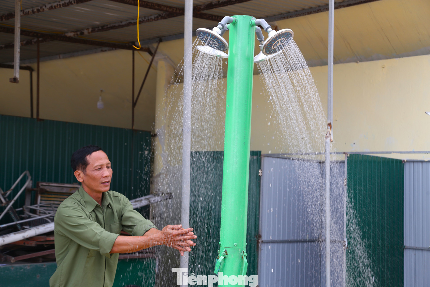 Những trụ vòi tắm tráng hiện đại, sạch sẽ đã được hoàn thiện dọc bãi biển, sẵn sàng phục vụ nhu cầu của hàng triệu lượt du khách. Những trụ vòi tắm tráng hiện đại, sạch sẽ đã được hoàn thiện dọc bãi biển, sẵn sàng phục vụ nhu cầu của hàng triệu lượt du khách.