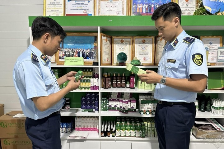 Lực lượng chức năng kiểm tra đột xuất Công ty TNHH H.M ở huyện Đô Lương, Nghệ An. Lực lượng chức năng kiểm tra đột xuất Công ty TNHH H.M ở huyện Đô Lương, Nghệ An.