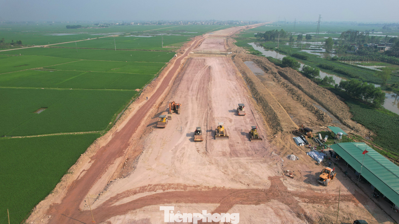 Dự án đường cao tốc Bắc – Nam đoạn Diễn Châu - Bãi Vọt, dài 49,3km, nằm ở địa phận 2 tỉnh Nghệ An và Hà Tĩnh. Công trình được ký kết hợp đồng BOT với tổng mức đầu tư hơn 11.150 tỷ đồng. Trong đó nguồn vốn nhà đầu tư huy động là 5.090 tỷ đồng, còn lại là vốn ngân sách Nhà nước.