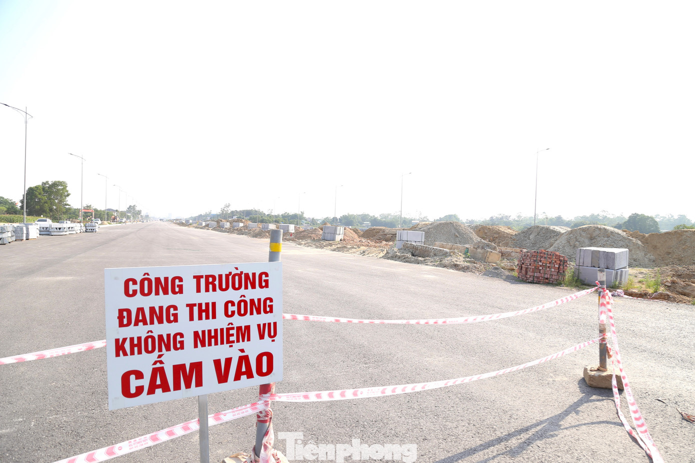 Tuyến đại lộ Vinh - Cửa Lò có thiết kế tốc độ đường 80km/h; Chỉ giới xây dựng đường là 72m đến 290m. Điểm rộng nhất đường rộng đến 290m. Đường có dải phân cách giữa và dải phân cách 2 bên. Đường chính rộng 2x16m với thiết kế 8 làn cơ giới, mỗi bên rộng 16m gồm 4 làn. Dự kiến, dự án sẽ được hoàn thành vào tháng 7/2024.