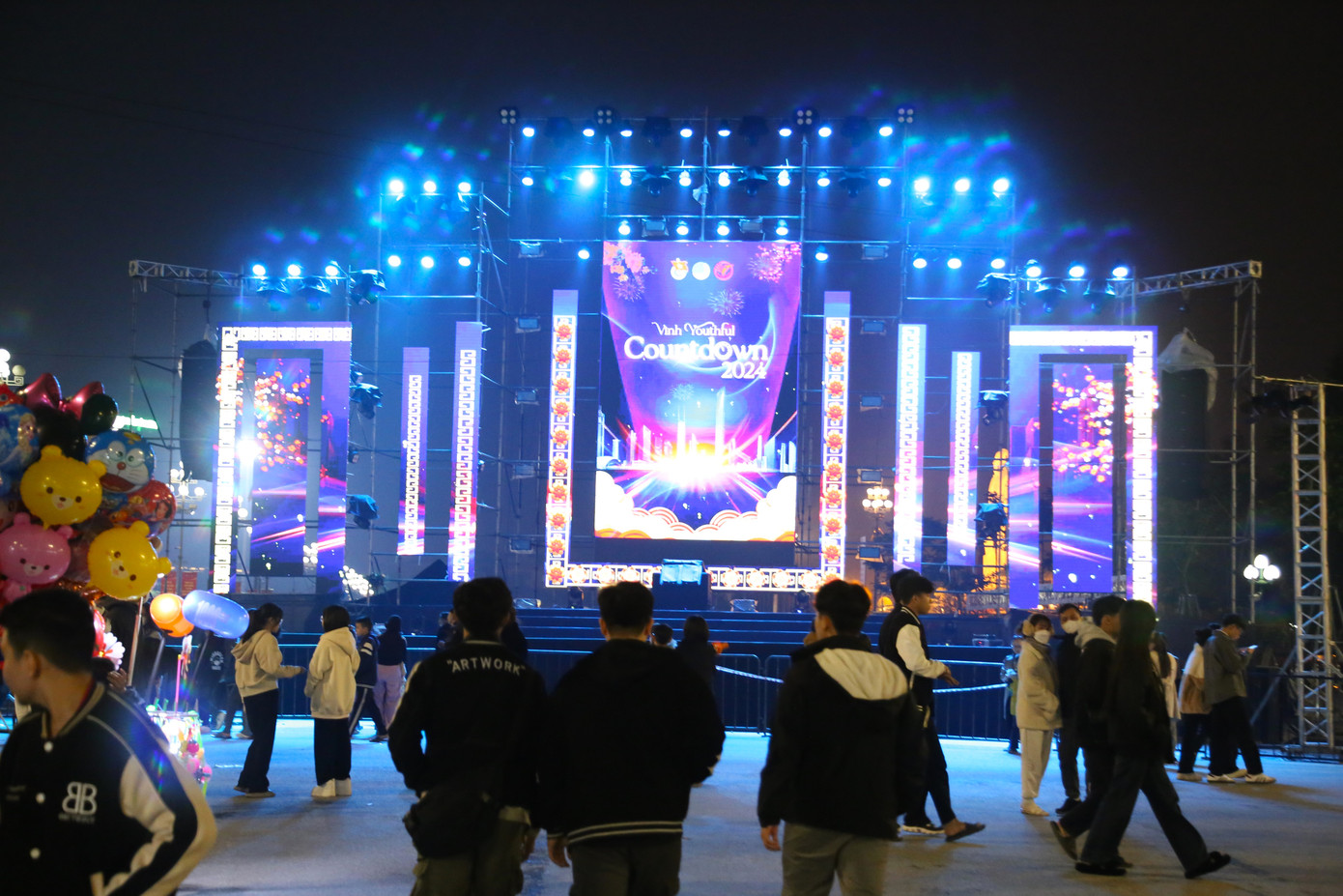 Chương trình nghệ thuật tuổi trẻ “Vinh Youthful Countdown" chào đón chào năm mới xuân Giáp Thìn 2024 sẽ bắt đầu vào lúc 22 giờ ngày 9/2/2024. Sau đó sẽ là màn bắn pháo hoa Xuân Giáp Thìn. Chương trình nghệ thuật tuổi trẻ “Vinh Youthful Countdown" chào đón chào năm mới xuân Giáp Thìn 2024 sẽ bắt đầu vào lúc 22 giờ ngày 9/2/2024. Sau đó sẽ là màn bắn pháo hoa Xuân Giáp Thìn.