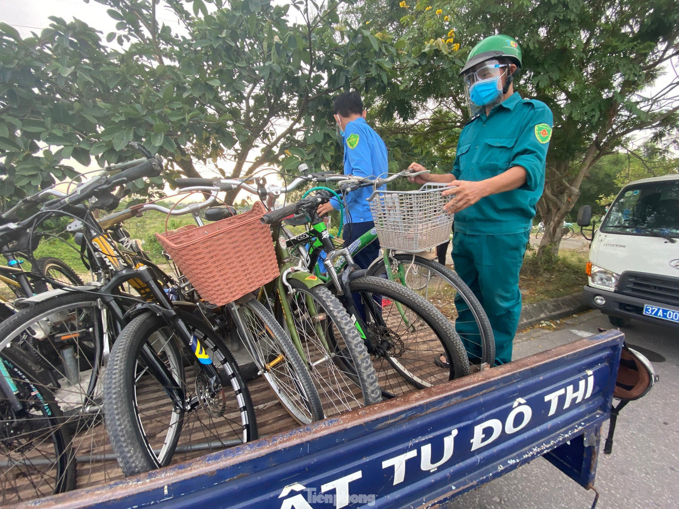 Nhiều phương tiện bị thu giữ theo quy định. Nhiều phương tiện bị thu giữ theo quy định.