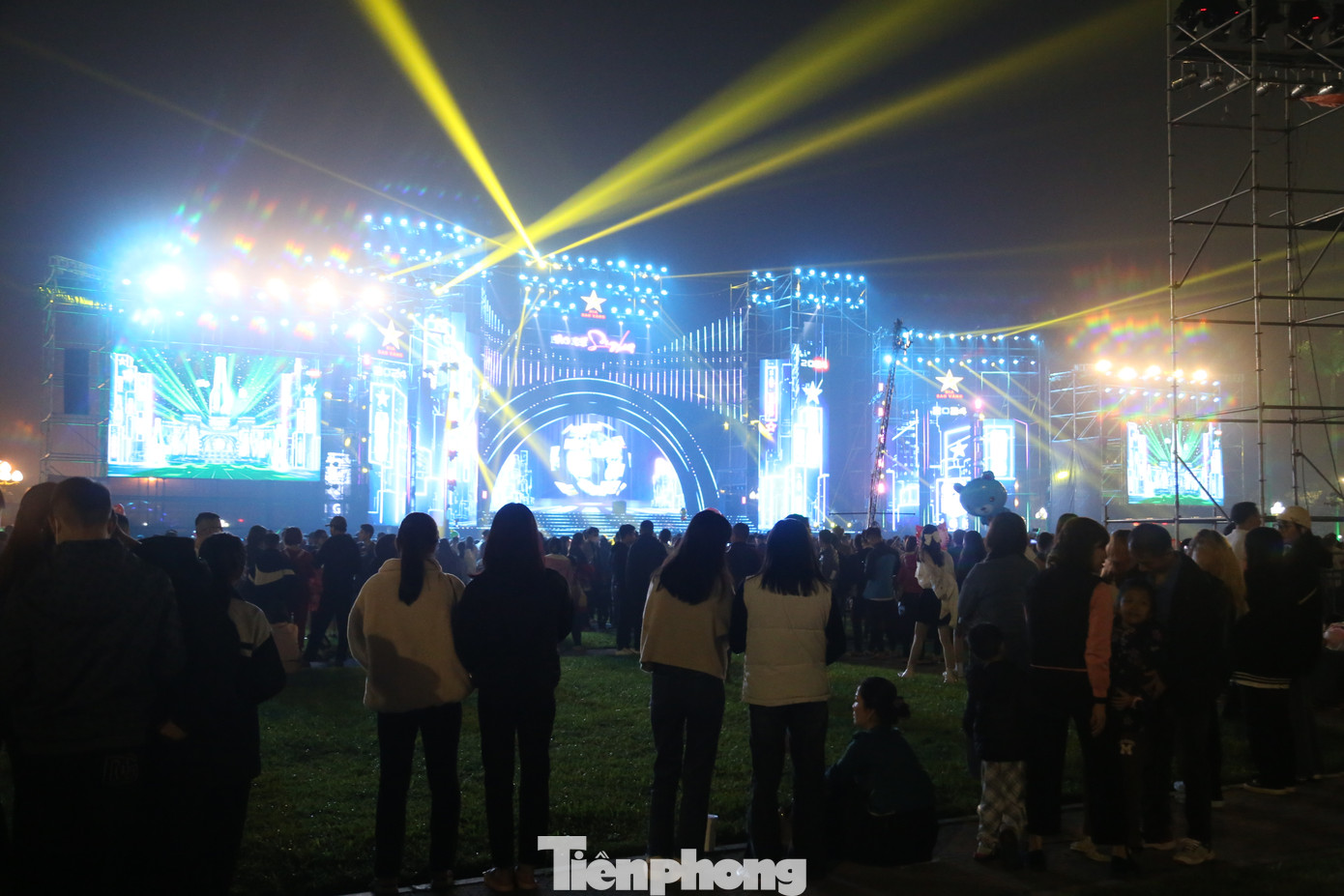 Chương trình là một sự kiện văn hoá có ý nghĩa chính trị đặc biệt, mở đầu cho các hoạt động văn hoá của năm 2024 với sự tham gia của nhiều ca sỹ tên tuổi, các nghệ sỹ, diễn viên của Trung tâm Nghệ thuật Truyền thống tỉnh Nghệ An. Điểm nhấn của chương trình là màn pháo hoa nghệ thuật kéo dài 15 phút chào đón năm mới 2024, kết hợp cùng âm nhạc vào đúng 00h00 ngày 1/1/2024.