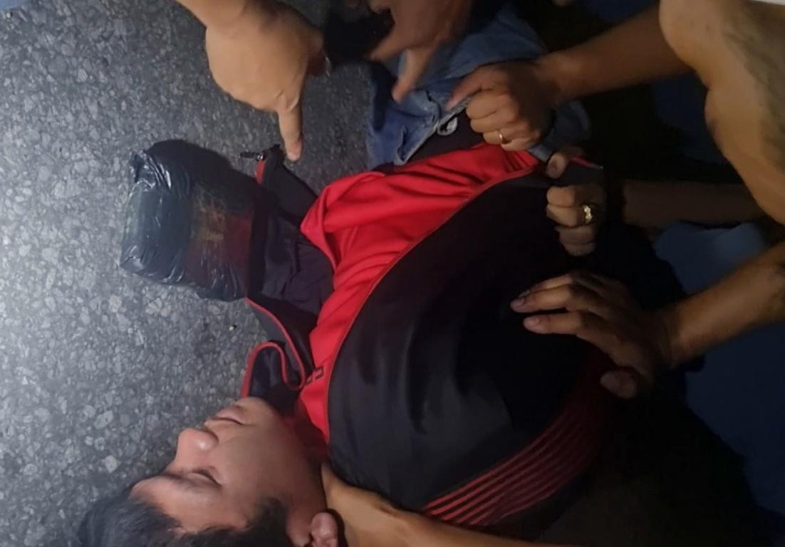 Lực lượng công an khống chế đối tượng Lữ Văn Thần