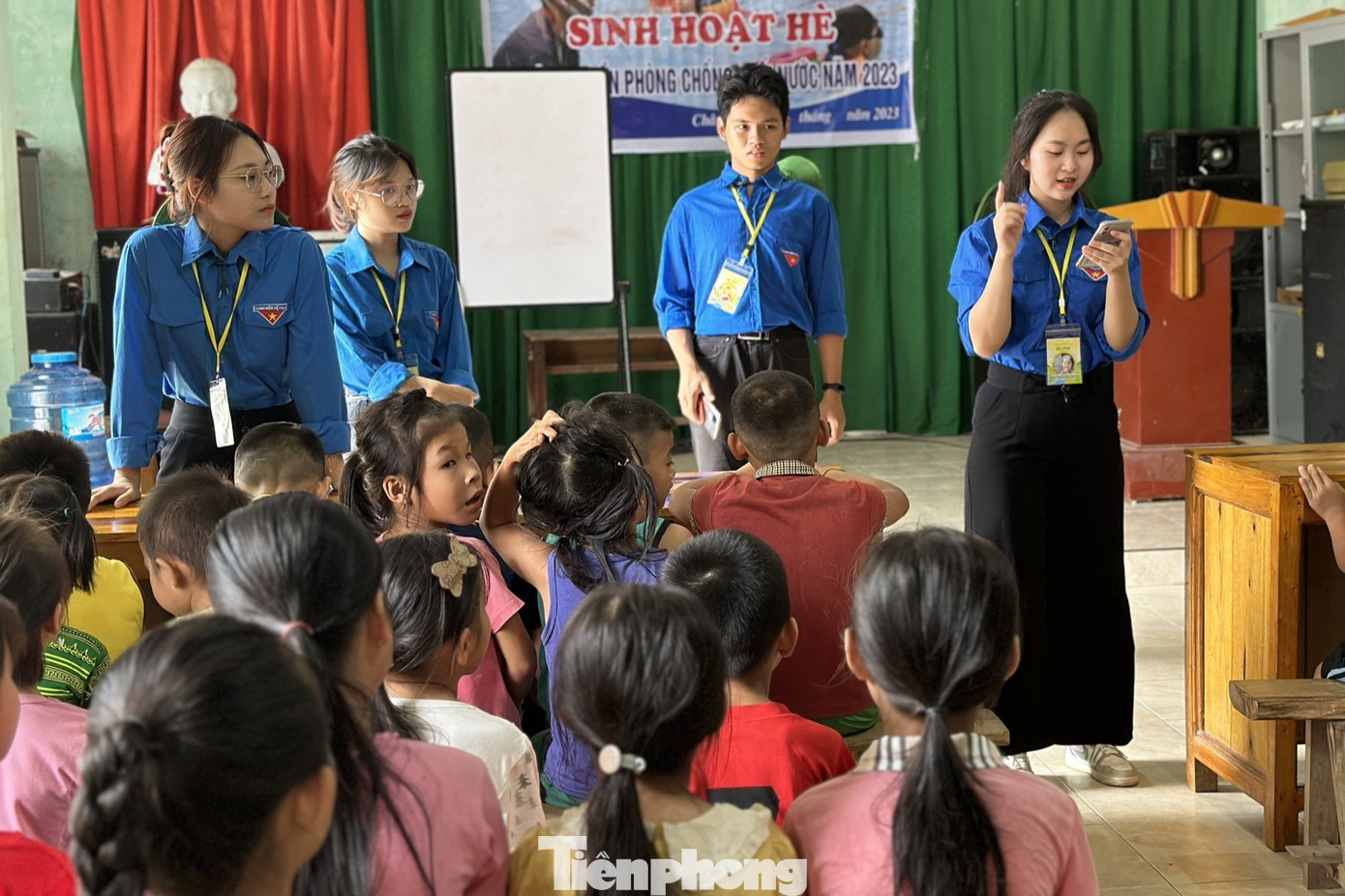 Tổ chức sinh hoạt hè thu hút gần 100 em thiếu nhi tham gia và các hoạt động giao lưu văn hoá, văn nghệ, lửa trại.