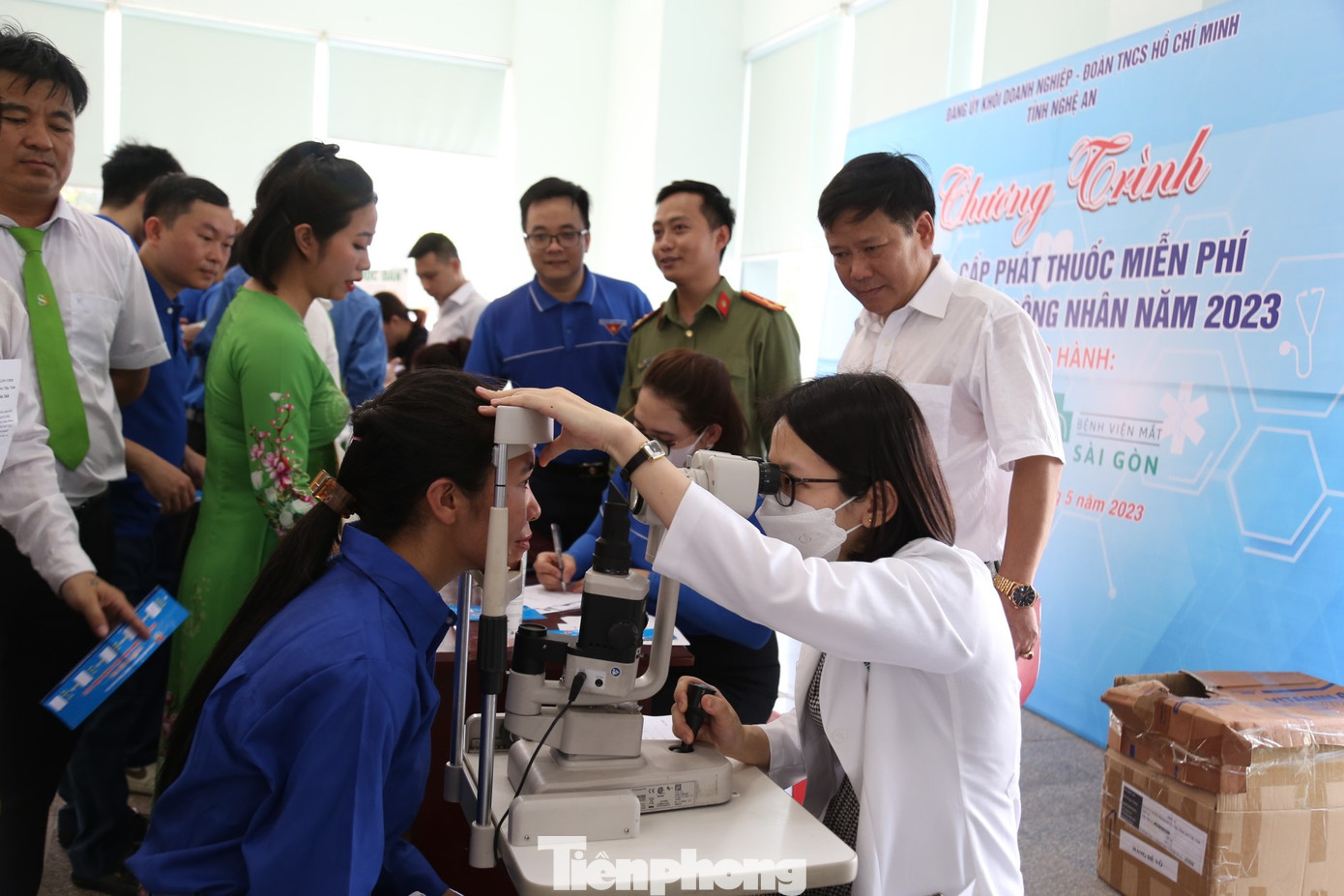 Khám, tư vấn sức khỏe răng miệng, thị lực miễn phí cho thanh niên công nhân