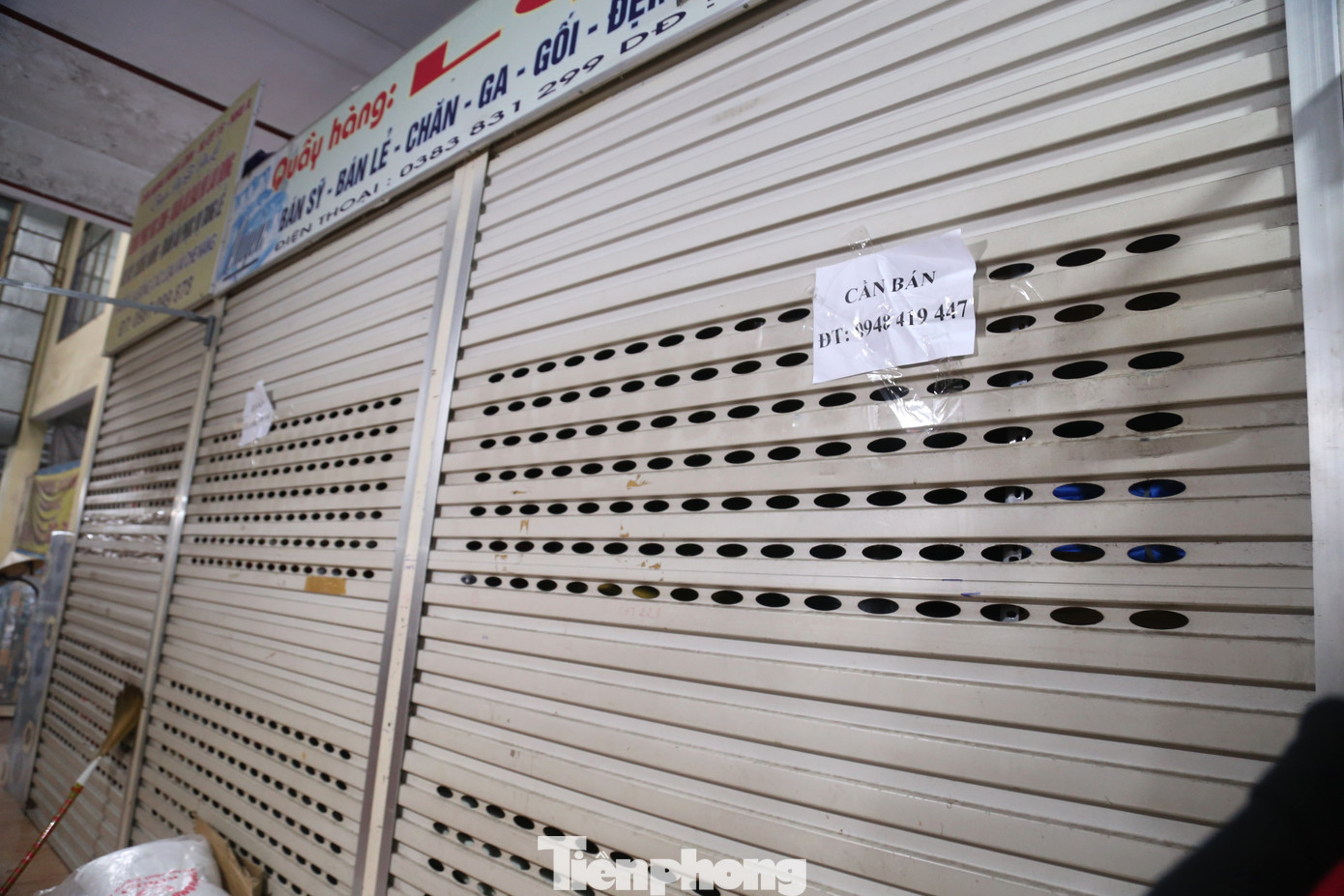 Nhiều ki-ốt đóng cửa rao bán, sang nhượng nhưng cũng không có người quan tâm.