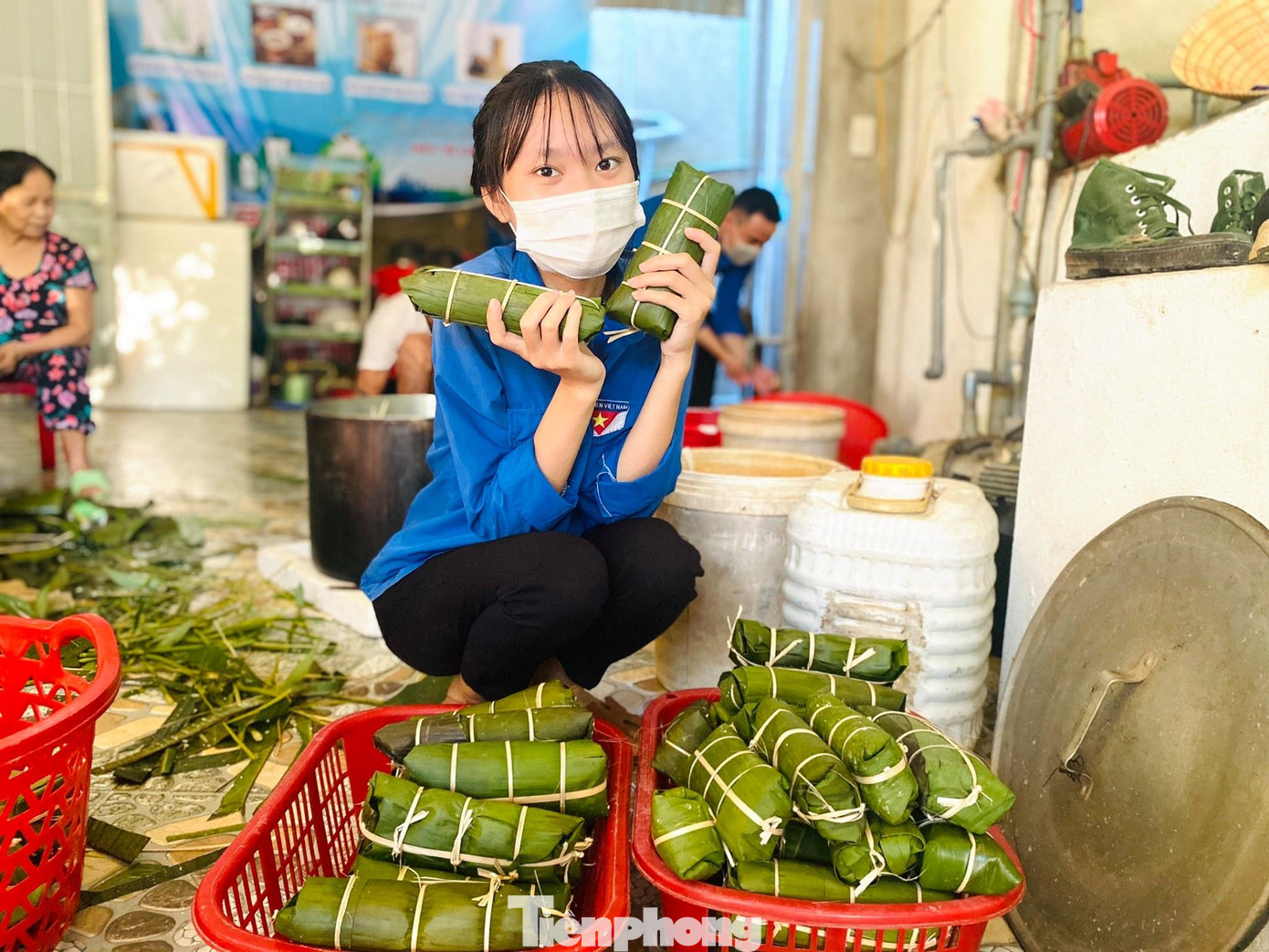 Những chiếc bánh chưng sau khi nấu chín sẽ được ĐVTN gửi tặng các em nhỏ có hoàn cảnh khó khăn, bị bệnh tật bẩm sinh trên địa bàn.
