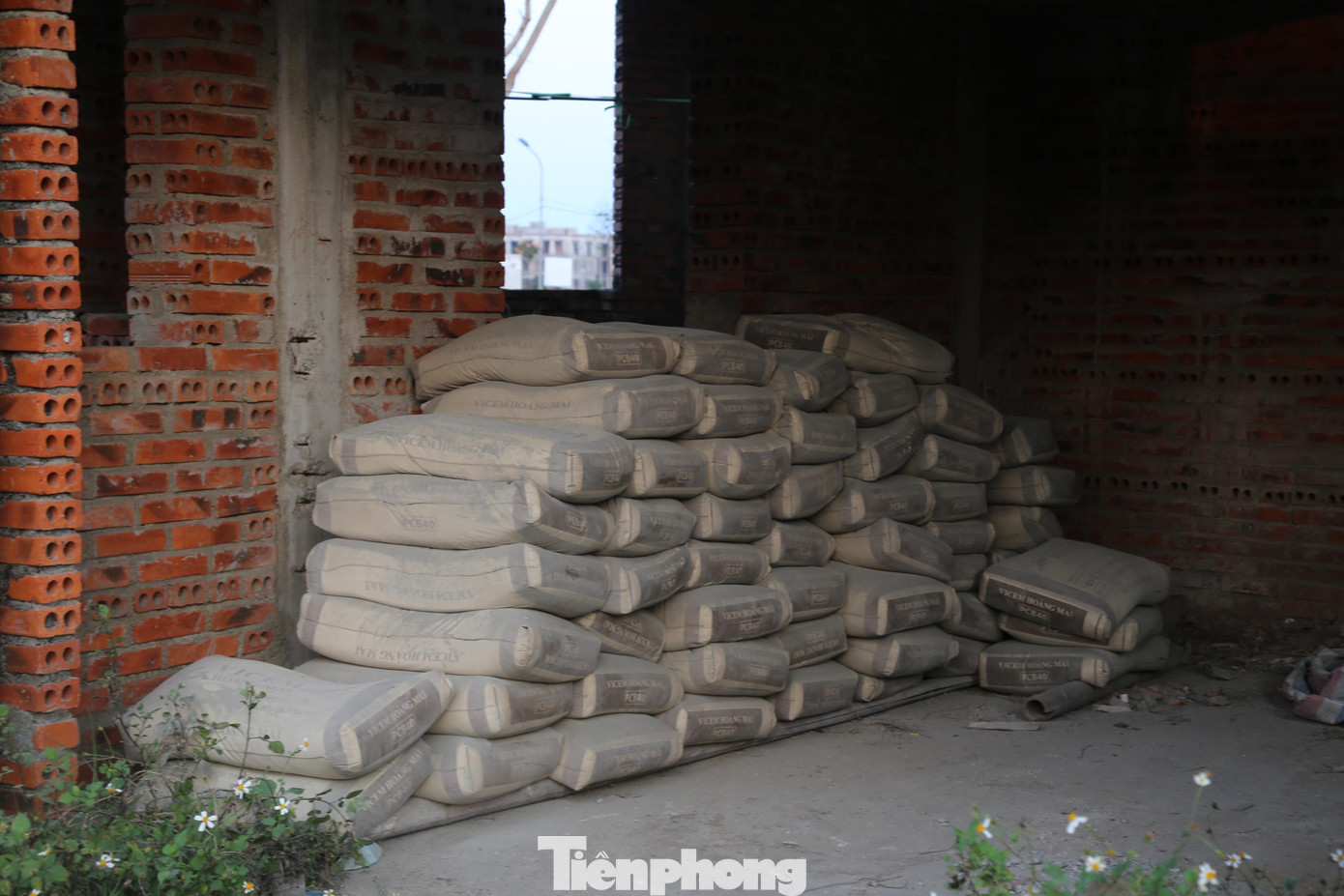 Có nhà làm nơi chứa vật liệu xây dựng