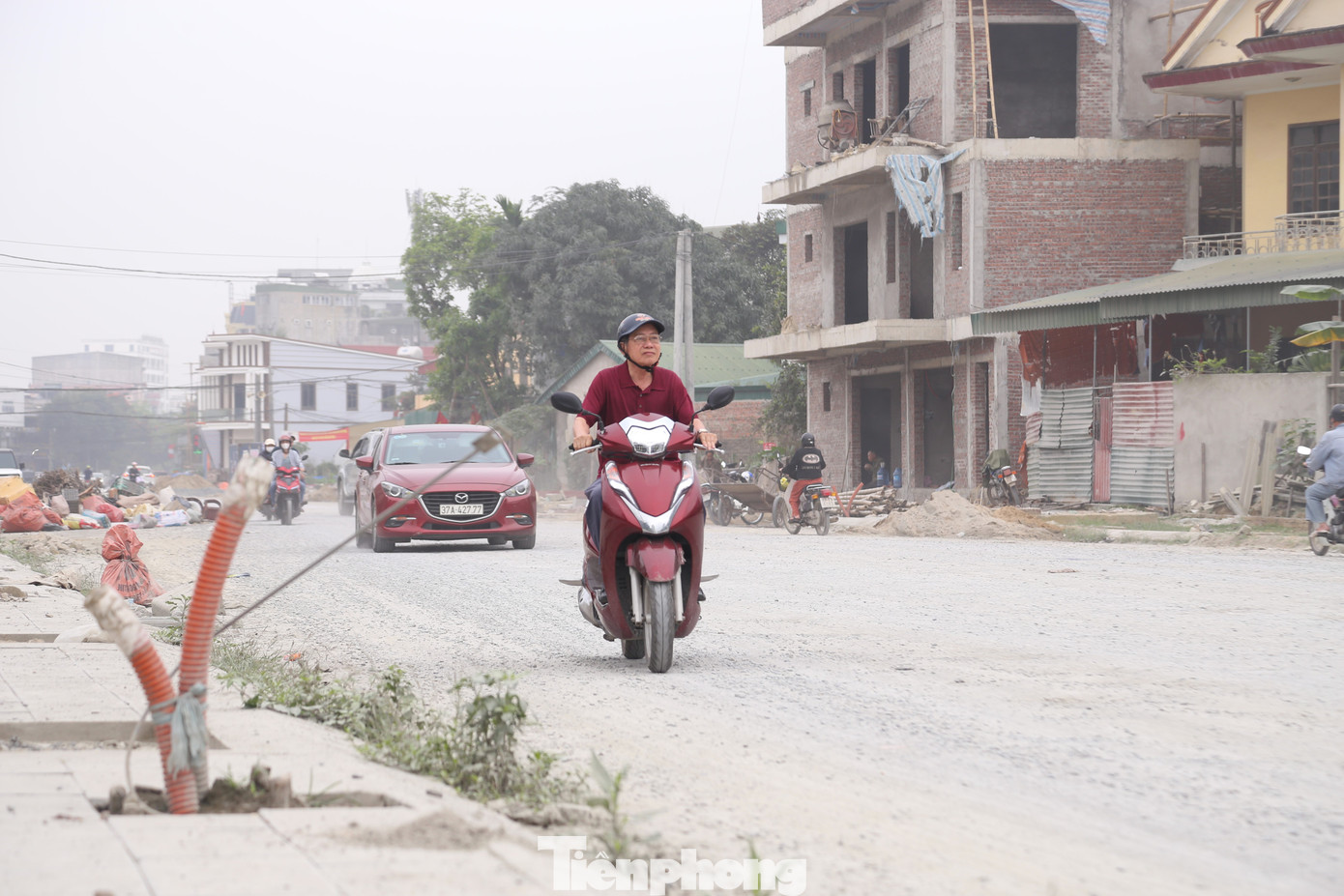 Cuối năm 2024, vẫn còn 1 hộ dân chưa đồng ý phương án bồi thường và phải chờ kết quả giải quyết do có khiếu nại tranh chấp đất đai. Vì vậy, mặc dù chủ đầu tư đã vào cuộc với quyết tâm hoàn thành bàn giao dự án này ngay trước Tết Nguyên đán Ất Tỵ 2025 để phục vụ chỉnh trang đô thị, giúp người dân đi lại thuận tiện, nhưng cuối cùng vẫn chưa thể hoàn thành. Cuối năm 2024, vẫn còn 1 hộ dân chưa đồng ý phương án bồi thường và phải chờ kết quả giải quyết do có khiếu nại tranh chấp đất đai. Vì vậy, mặc dù chủ đầu tư đã vào cuộc với quyết tâm hoàn thành bàn giao dự án này ngay trước Tết Nguyên đán Ất Tỵ 2025 để phục vụ chỉnh trang đô thị, giúp người dân đi lại thuận tiện, nhưng cuối cùng vẫn chưa thể hoàn thành.