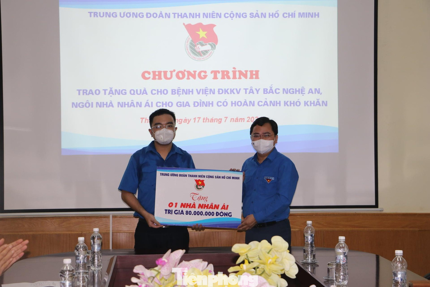 Ban Bí thư Trung ương Đoàn trao 1 nhà nhân ái cho cựu TNXP trị giá 80 triệu đồng.
