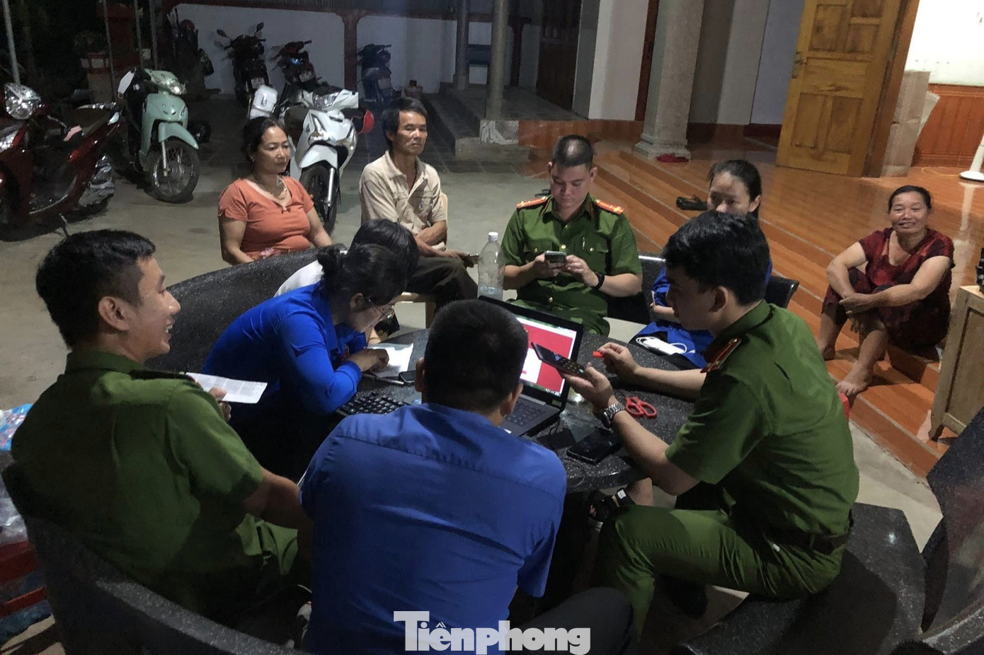 Sau 14 ngày phát động thi đua cao điểm Hướng về cơ sở, phủ xanh tài khoản định danh điện tử, tuổi trẻ Nghệ An đã hỗ trợ kích hoạt được gần 50.000 tài khoản.